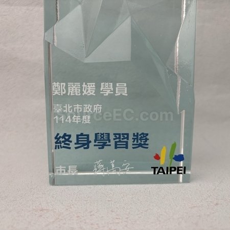 crystal gift, crystal souvenir, crystal trophy, crystal trophy cup, crystal medal, crystal plaques, crystal paper weight, colorful glass trophies, engraved crystal, 3D crystals, corporate gifts, premium gifts, gift supplier, promotional gifts, gift company, souvenirs, stationery, gift wholesale, gift ideas